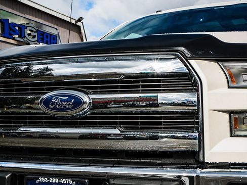 Used 2017 Ford F150 Lariat w/ Equipment Group 502A Luxury image 11