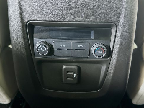 Used 2023 Buick Enclave Essence image 27