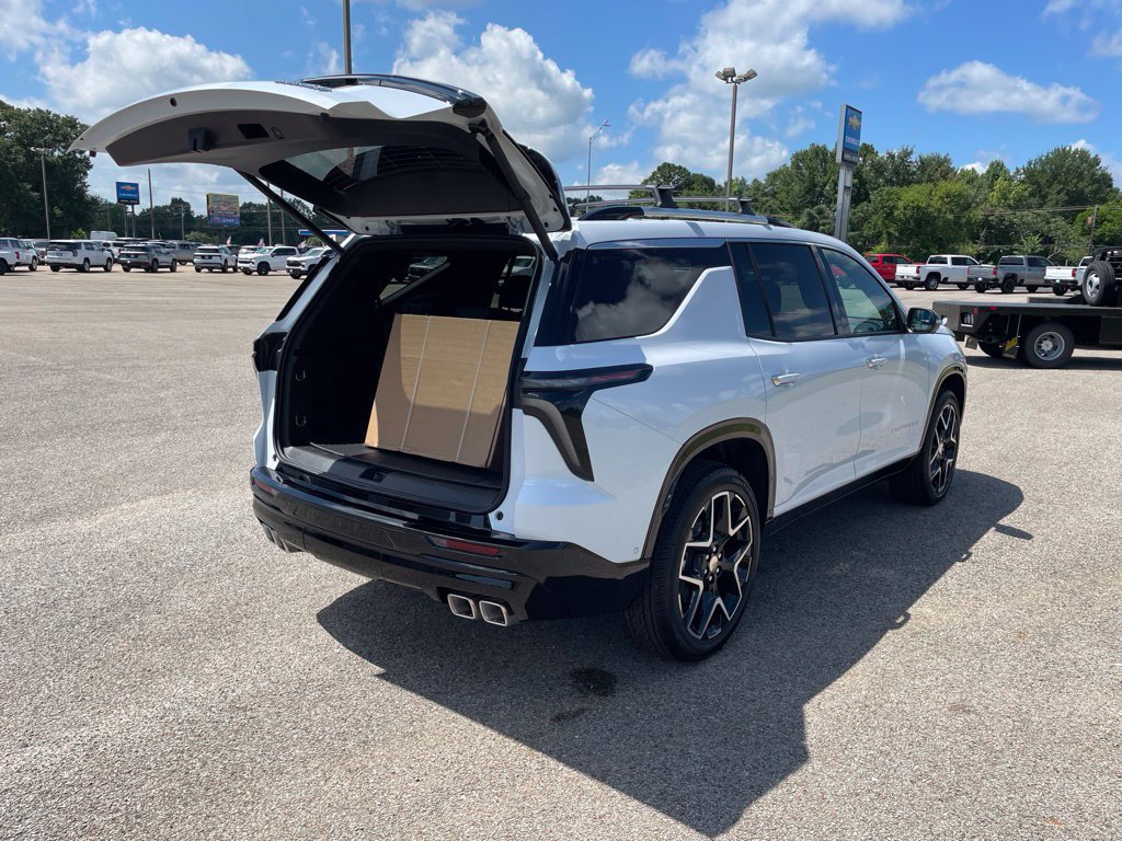 New 2026 Chevrolet Traverse High Country w/ LPO, Floor Liner Package FWD image 39