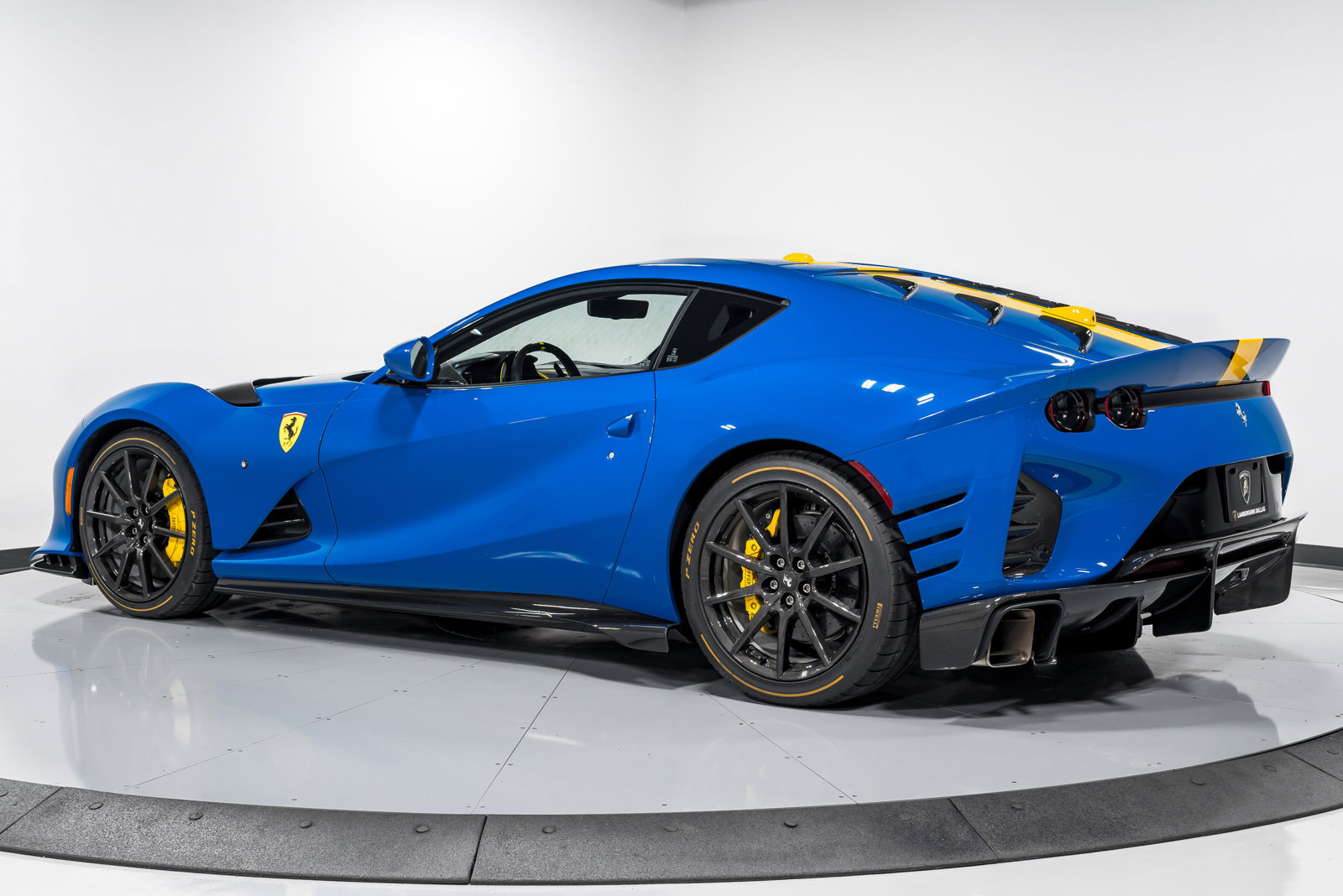 Used 2022 Ferrari 812 Competizione RWD image 10