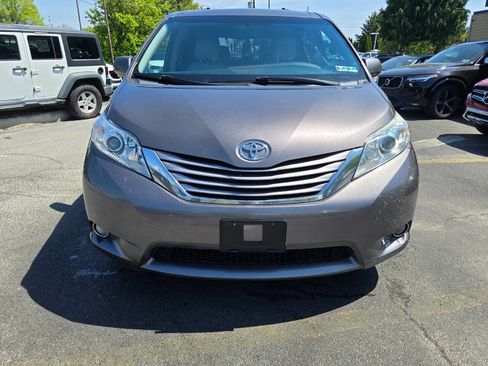 Used 2015 Toyota Sienna XLE w/ XLE Navigation Package image 8