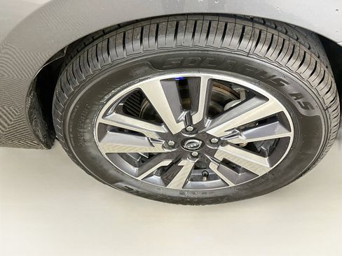 Used 2025 Nissan Versa SV FWD image 11