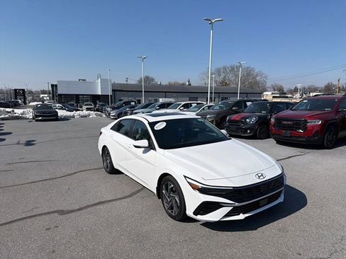 Certified 2025 Hyundai Elantra Limited image 10
