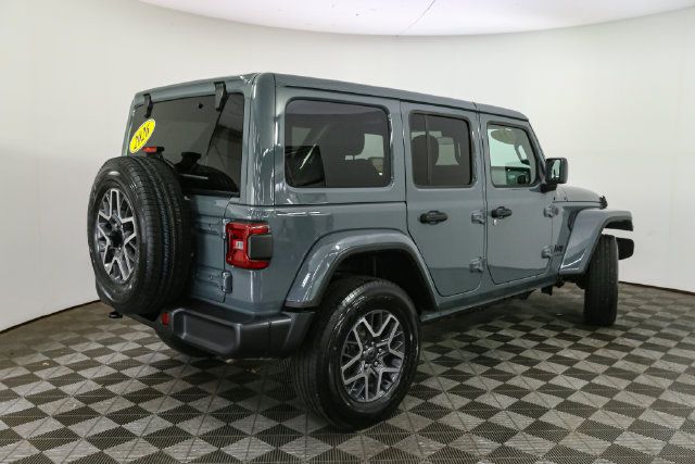 Used 2026 Jeep Wrangler Unlimited Sahara AWD/4WD image 13