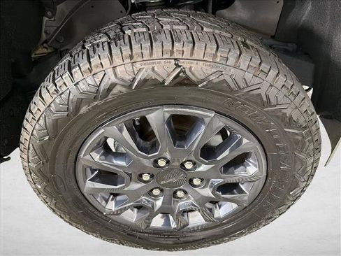 Used 2025 Toyota Tacoma SR5 RWD image 12