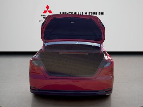 Used 2025 Toyota Camry XLE FWD image 9