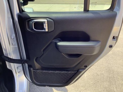 Used 2023 Jeep Gladiator Willys image 36