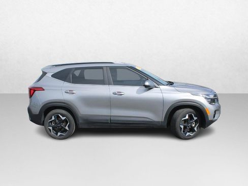 Used 2024 Kia Seltos EX image 2