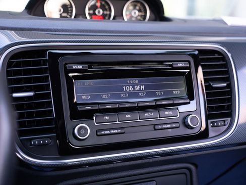 Used 2013 Volkswagen Beetle 2.0T image 13