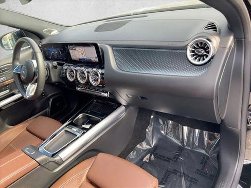 Certified 2025 Mercedes-Benz GLA 250 4MATIC image 24