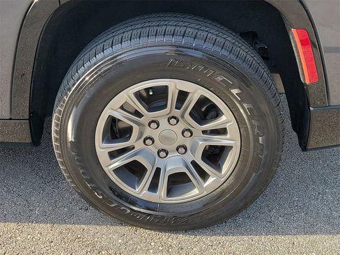 Used 2024 Jeep Wagoneer 4WD image 5