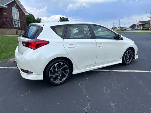 Used 2018 Toyota Corolla iM w/ All-Weather Mat Package FWD image 9