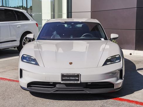 Used 2025 Porsche Taycan image 2