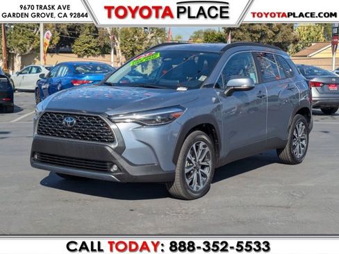 Used 2023 Toyota Corolla Cross XLE image 1