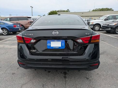 Used 2024 Nissan Altima 2.5 SV FWD image 5