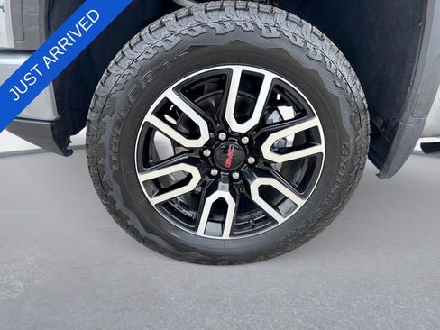 Used 2024 GMC Sierra 1500 AT4 w/ Technology Package AWD/4WD image 10
