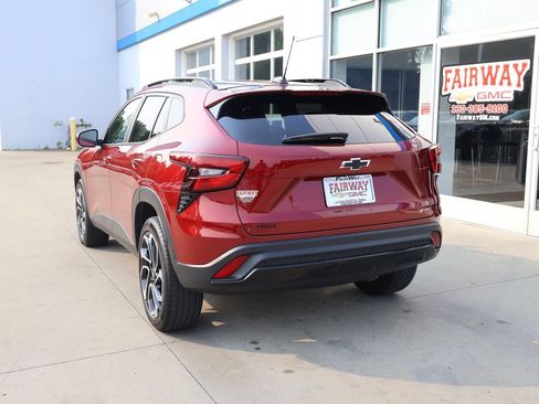 Used 2025 Chevrolet Trax RS w/ Driver Confidence Package FWD image 8