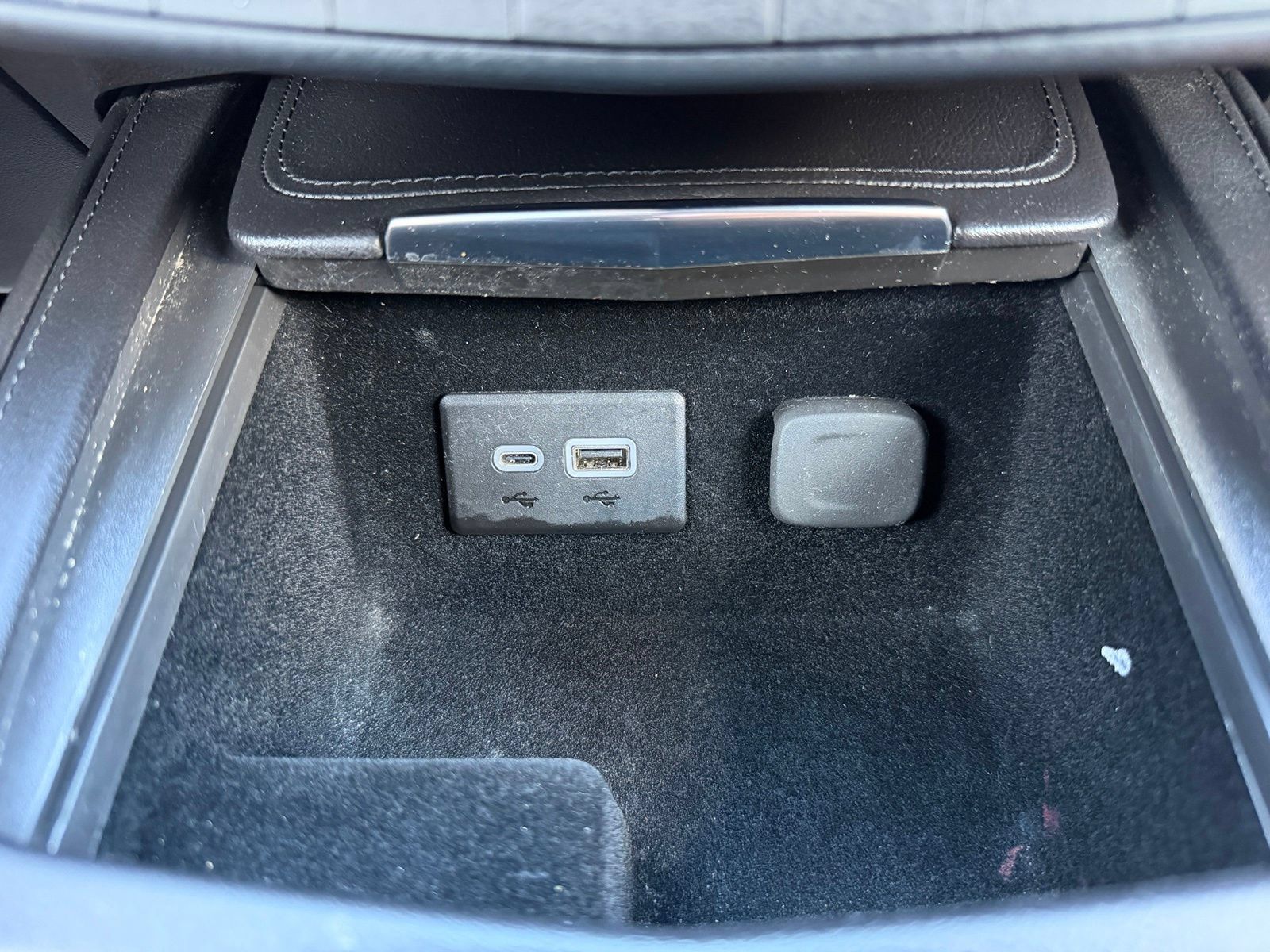 Used 2024 Cadillac XT4 Premium Luxury AWD/4WD image 4