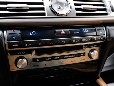 Used 2014 Lexus LS 460 AWD w/ F Sport Package image 38