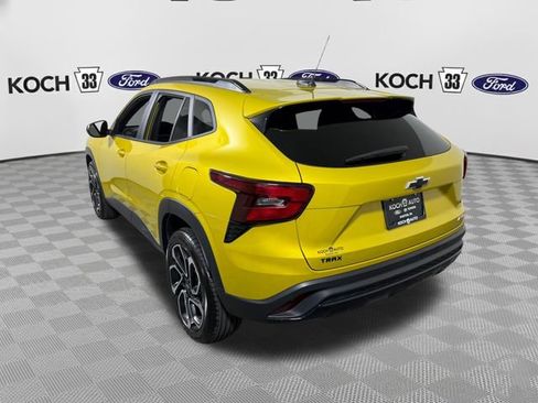 Used 2024 Chevrolet Trax RS w/ Sunroof Package FWD image 6