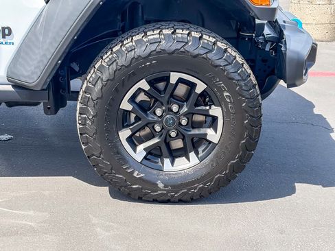 Used 2024 Jeep Wrangler Unlimited Rubicon 4xe AWD/4WD image 9