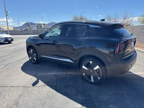 Used 2025 Nissan Kicks SR w/ Illumination Package image 11