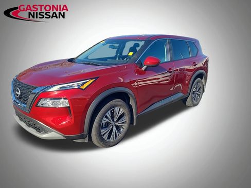 Used 2023 Nissan Rogue SV image 2