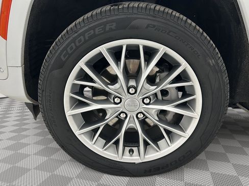 Used 2023 Jeep Grand Cherokee Summit w/ Luxury Tech Group V image 30