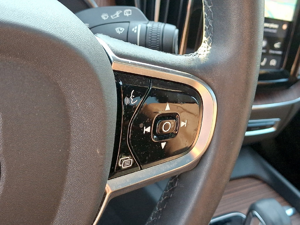 Certified 2024 Volvo XC60 B5 Plus w/ Protection Package AWD/4WD image 24
