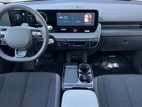 Certified 2025 Hyundai Ioniq 5 SE image 18