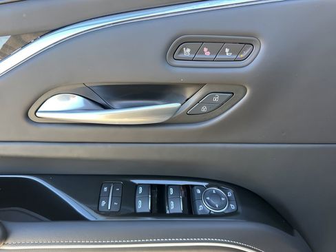 Used 2024 Cadillac Escalade ESV Premium Luxury Platinum image 31