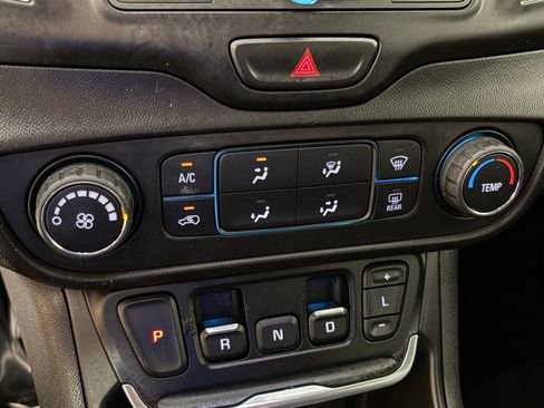 Used 2019 GMC Terrain SLE FWD image 26
