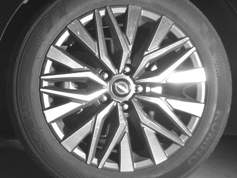 Used 2025 Nissan Altima 2.5 SV FWD image 12