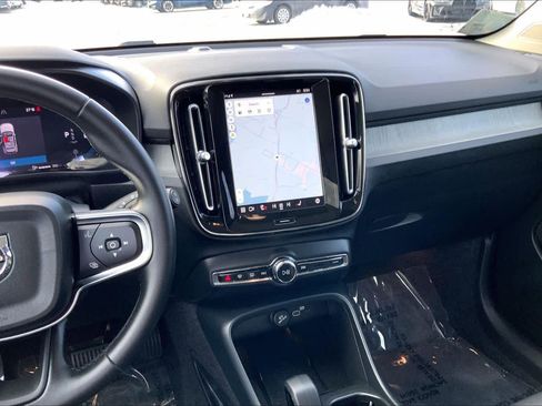 Used 2025 Volvo XC40 B5 Core w/ Protection Package Premier image 7