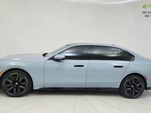 Used 2024 BMW 740i xDrive w/ Premium Package image 10