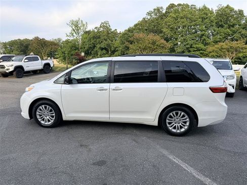Used 2015 Toyota Sienna XLE Premium FWD image 7