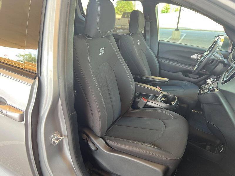 Used 2018 Chrysler Pacifica Touring Plus w/ S Appearance Package FWD image 30
