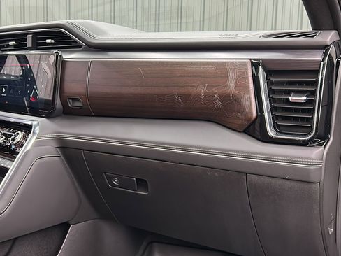 Used 2025 GMC Sierra 3500 Denali Ultimate image 37