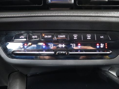 Used 2022 Buick Envision Avenir w/ Technology Package II image 43