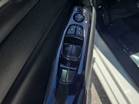 Used 2024 Nissan Altima 2.5 SR w/ SR Premium Package FWD image 16