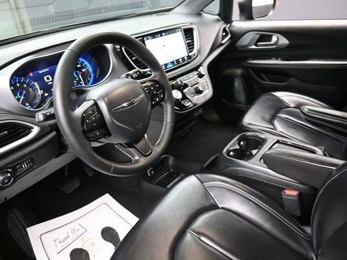 Used 2023 Chrysler Pacifica Touring-L w/ S Appearance Package FWD image 18