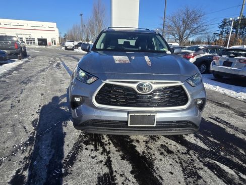Certified 2023 Toyota Highlander XLE image 8