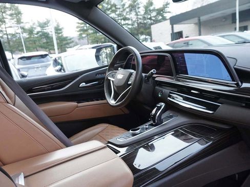 Used 2022 Cadillac Escalade Premium Luxury image 35