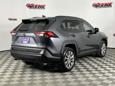 Used 2020 Toyota RAV4 XLE Premium image 3