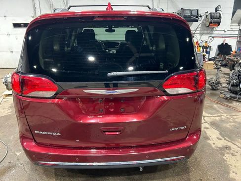 Used 2018 Chrysler Pacifica Limited w/ Tire & Wheel Group FWD image 19