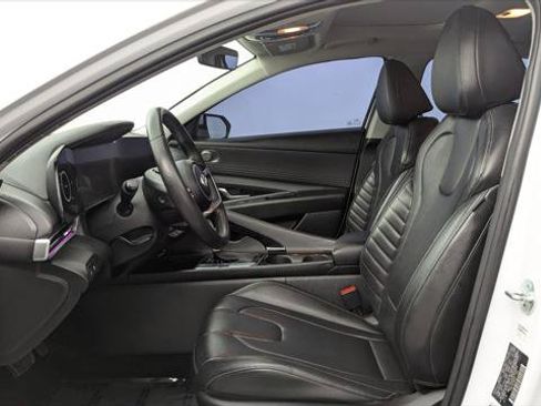 Used 2025 Hyundai Elantra Limited FWD image 14