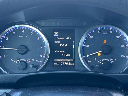 Used 2018 Toyota Highlander LE w/ Carpet Mat Package (TMS) image 23