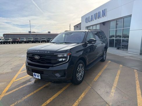 Used 2025 Ford Expedition Max Active image 3