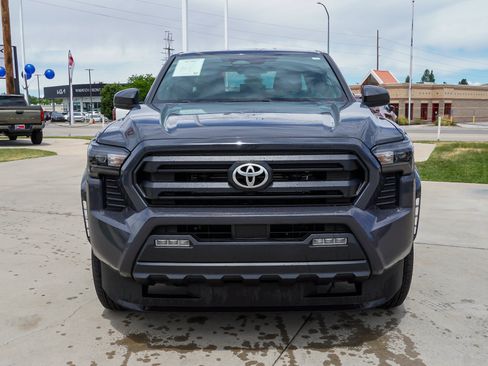 Certified 2025 Toyota Tacoma SR5 AWD/4WD image 3