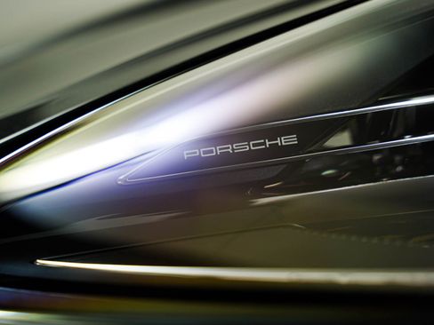 Certified 2024 Porsche Macan AWD/4WD image 33